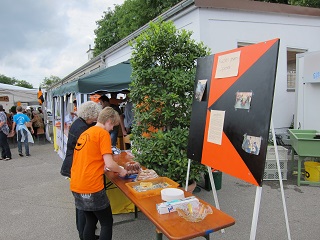 Foto vom Kuchenverkauf der WJT-Fahrer